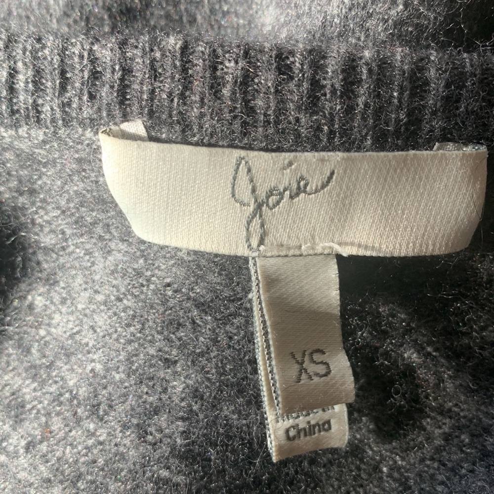 Joie Tambrel Asymmetrical Hem Cashmere Blend Gray V-Neck Sweater Sz XS - Picture 12 of 14